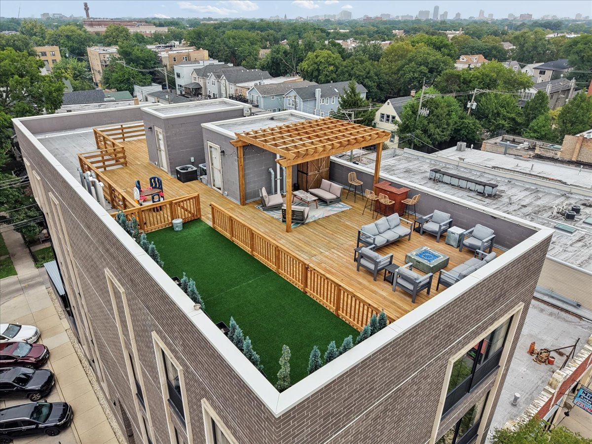 3024 W Irving Park Road Unit: 3S