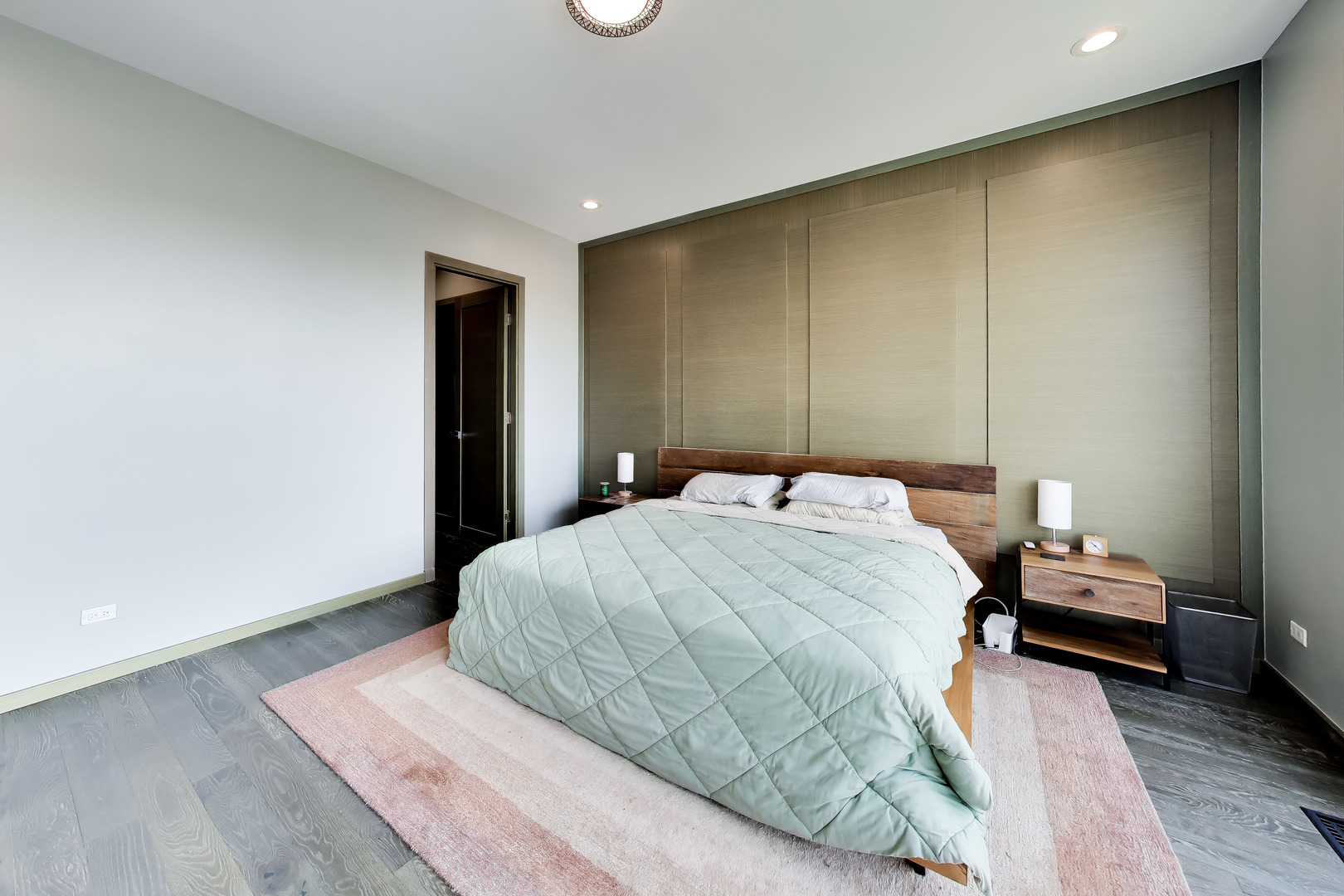 3024 W Irving Park Road Unit: 3S