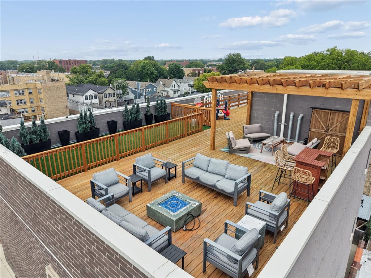 3024 W Irving Park Road Unit: 3S