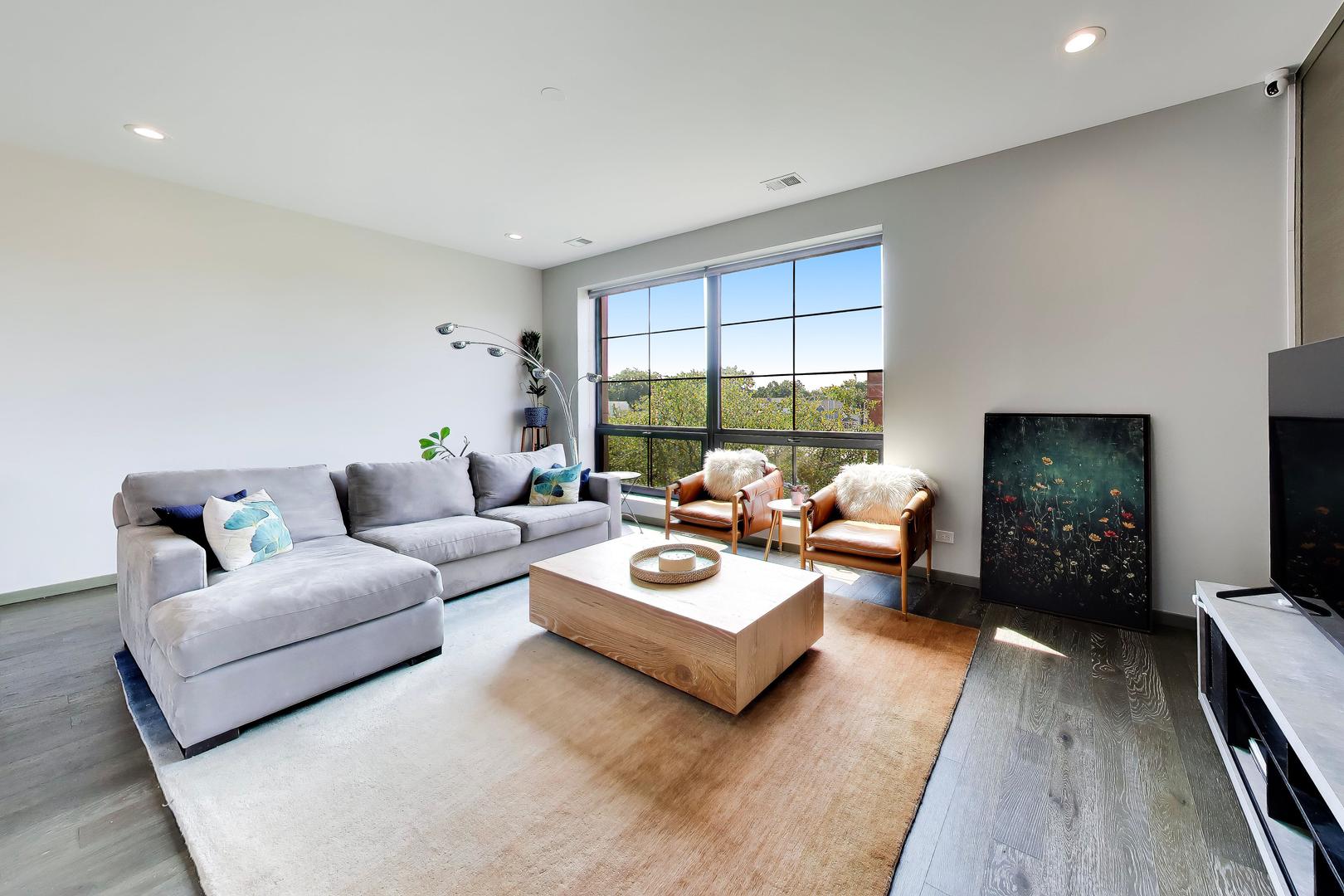 3024 W Irving Park Road Unit: 3S