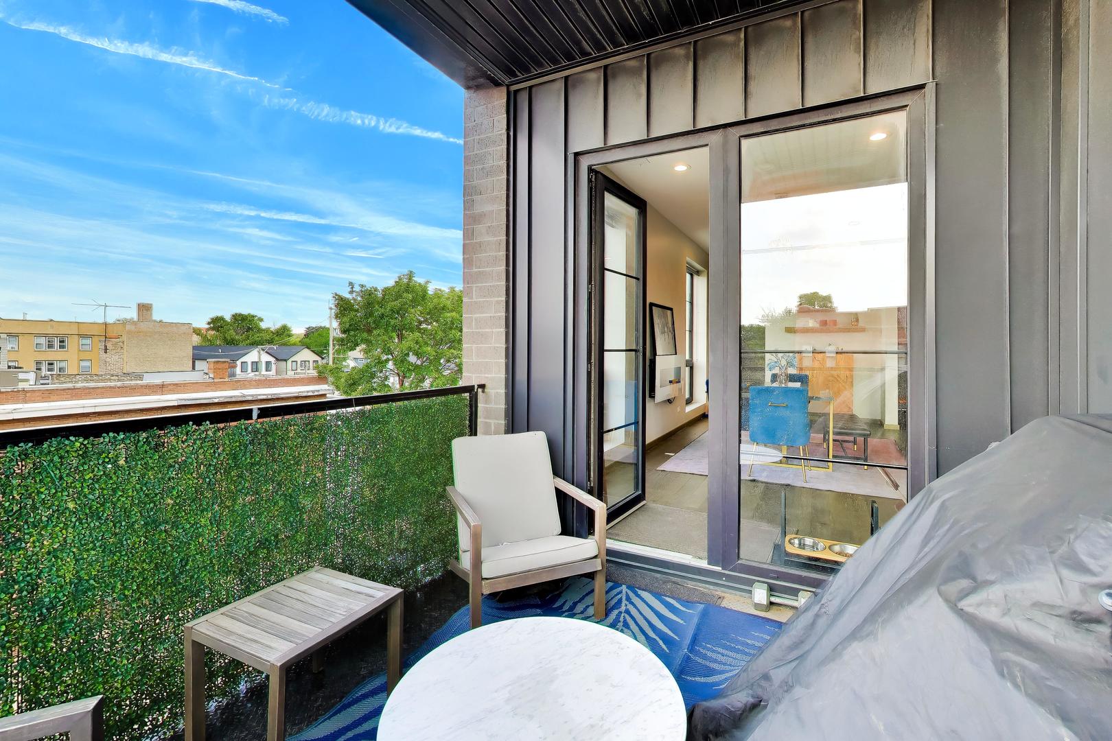 3024 W Irving Park Road Unit: 3S