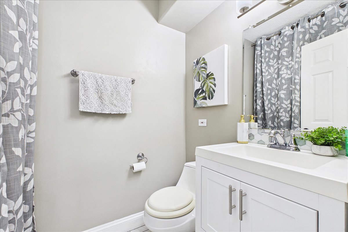 451 ELM Street Unit: 2F