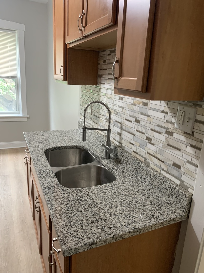 4460 N Avers Avenue Unit: 2