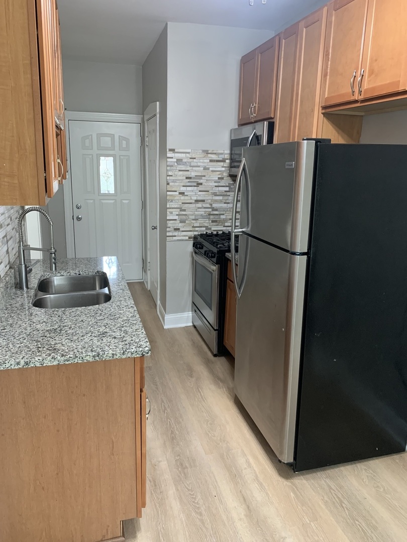 4460 N Avers Avenue Unit: 2