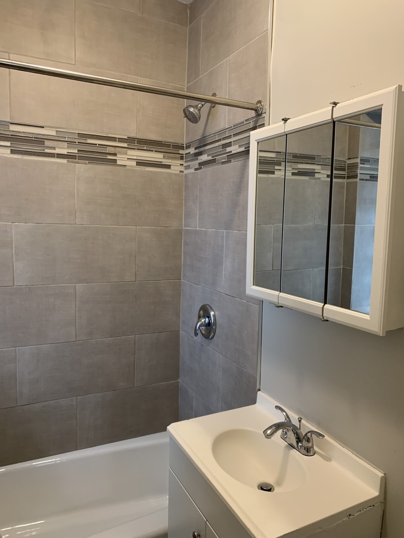 4460 N Avers Avenue Unit: 2
