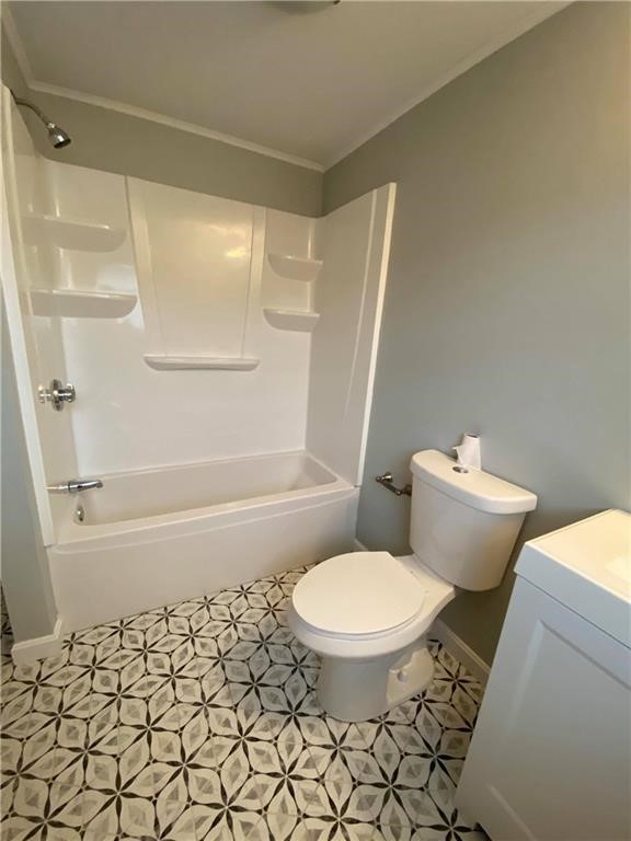 32 Middleton Avenue Unit: E