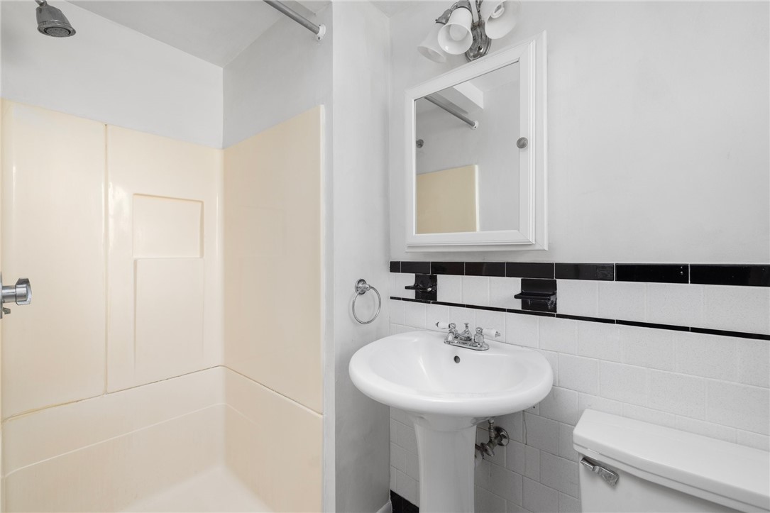 10 Longmeadow Avenue