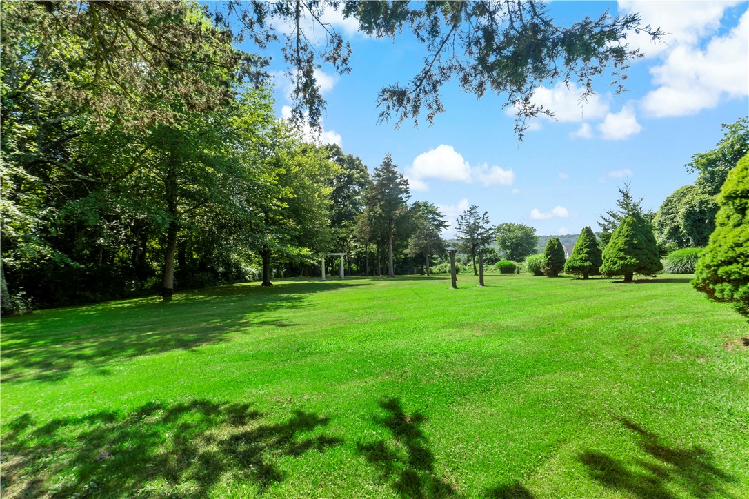 20 Bedford Circle