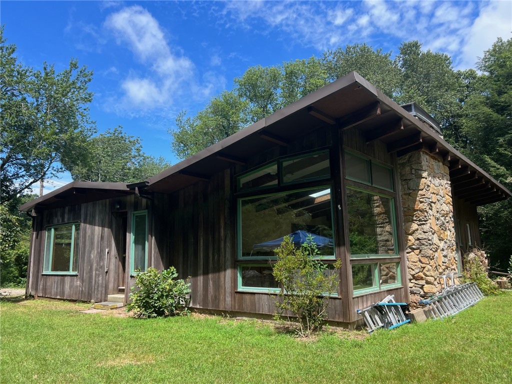 16 Spring Hill Road