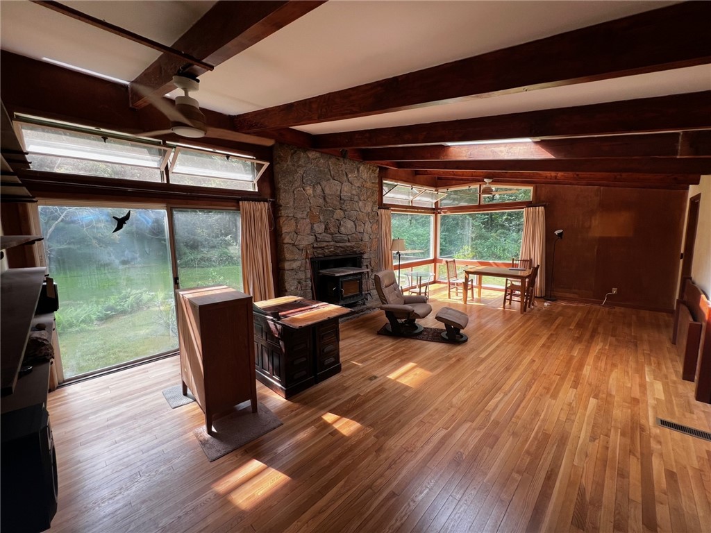16 Spring Hill Road