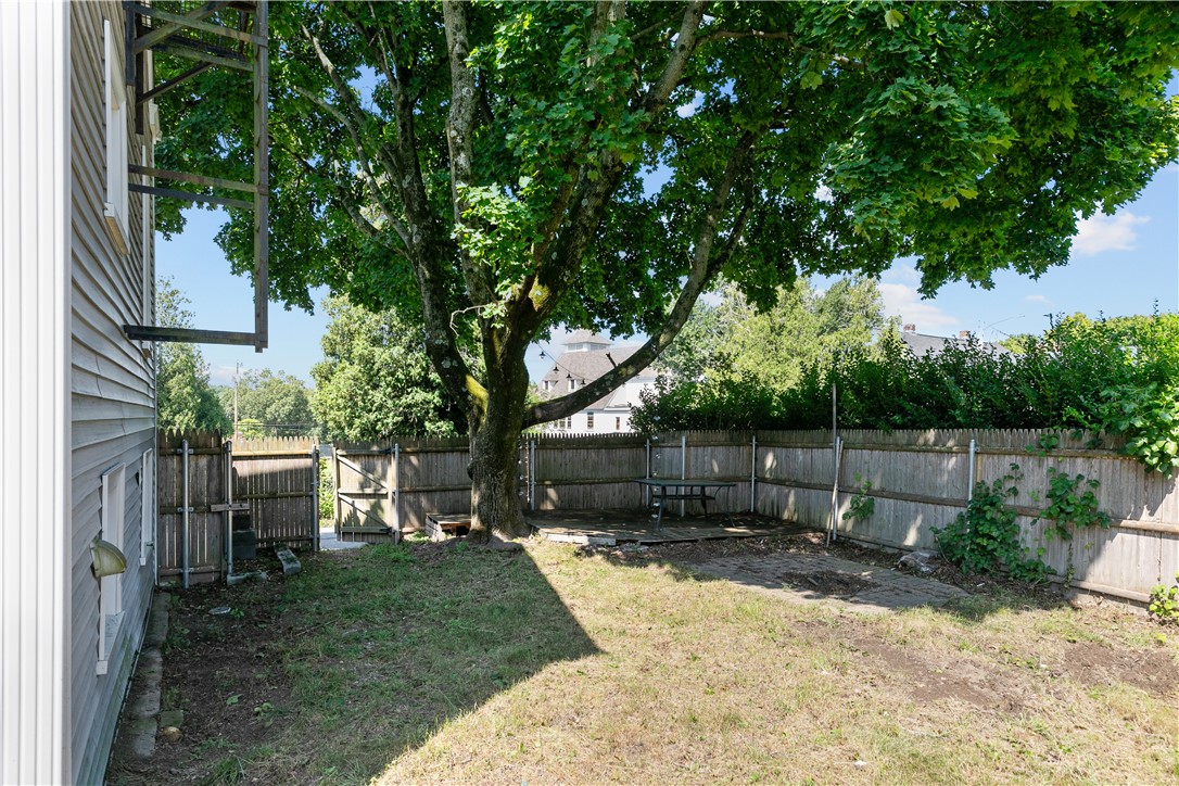 20 New London Avenue