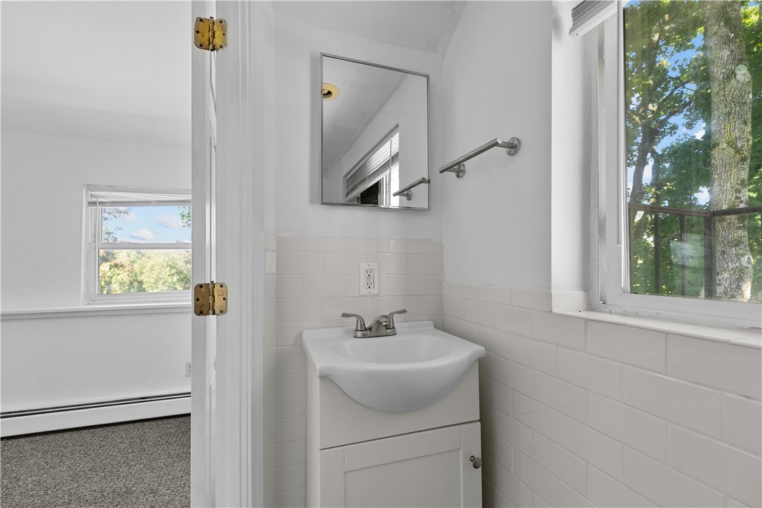 20 New London Avenue