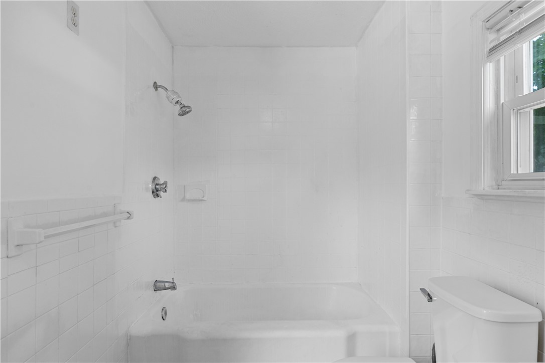 20 New London Avenue