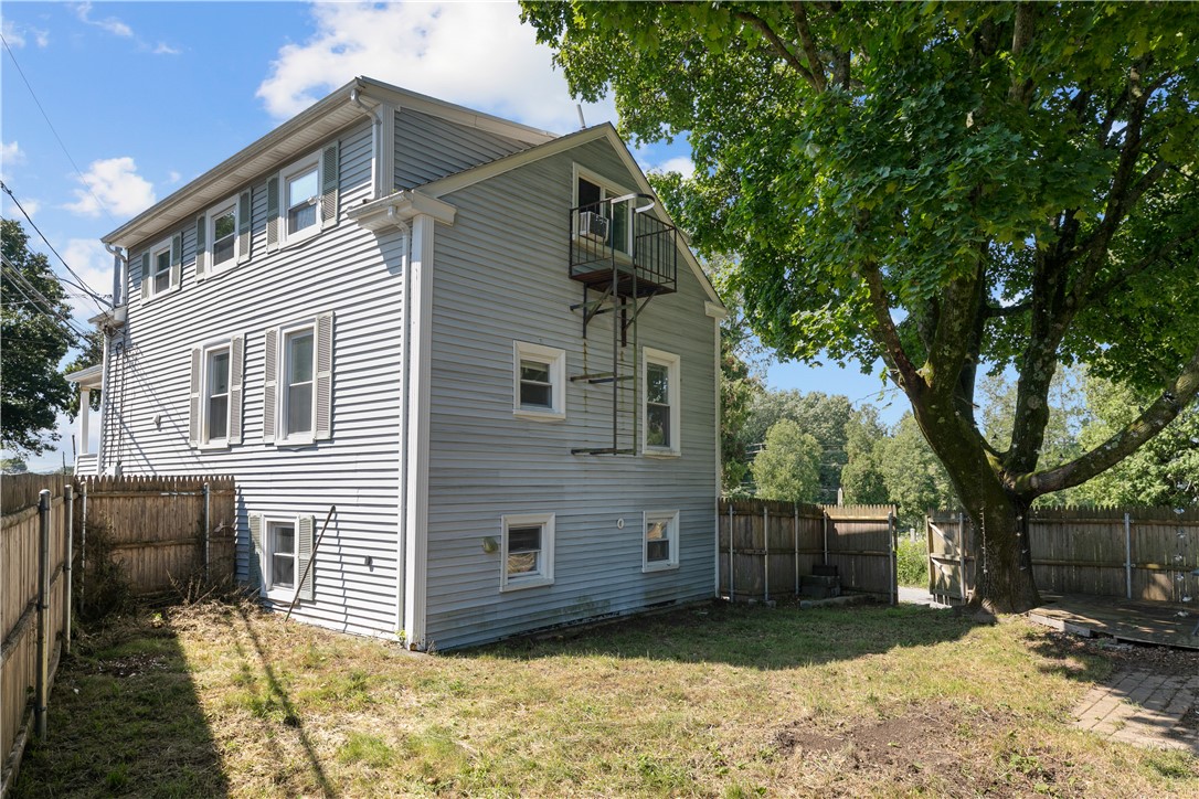 20 New London Avenue