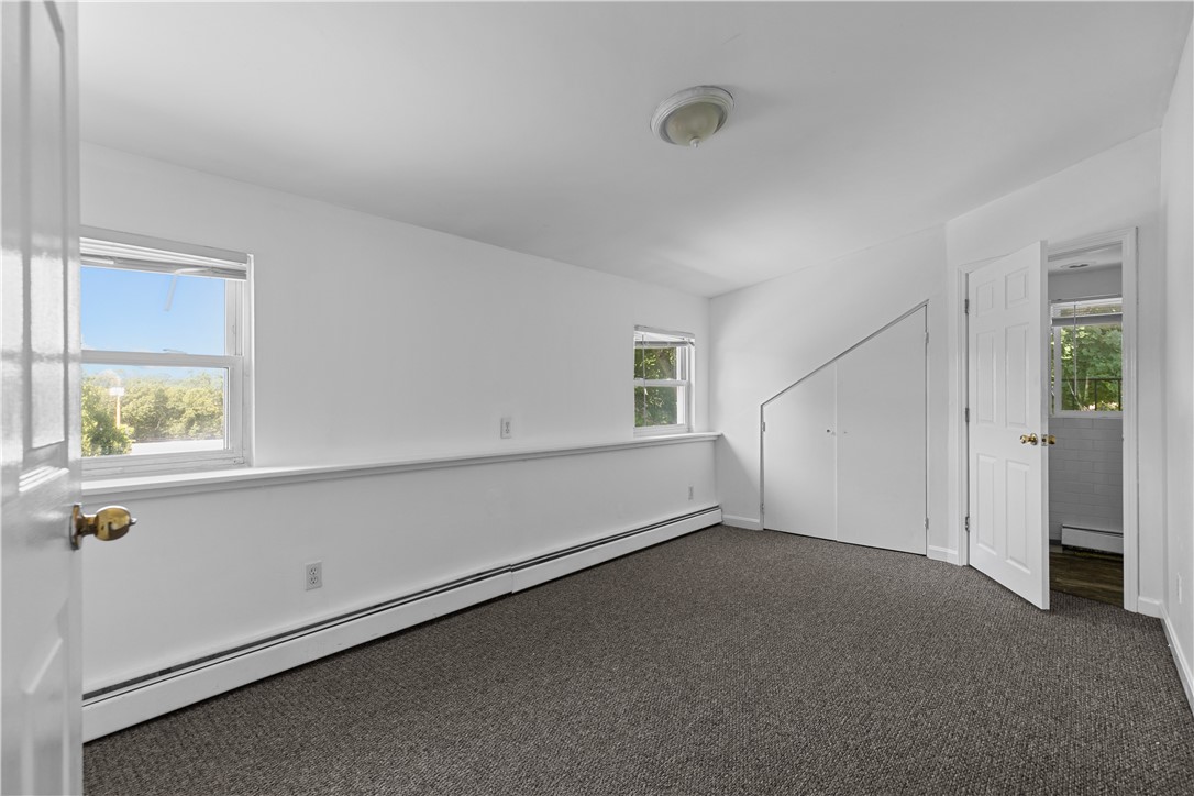 20 New London Avenue