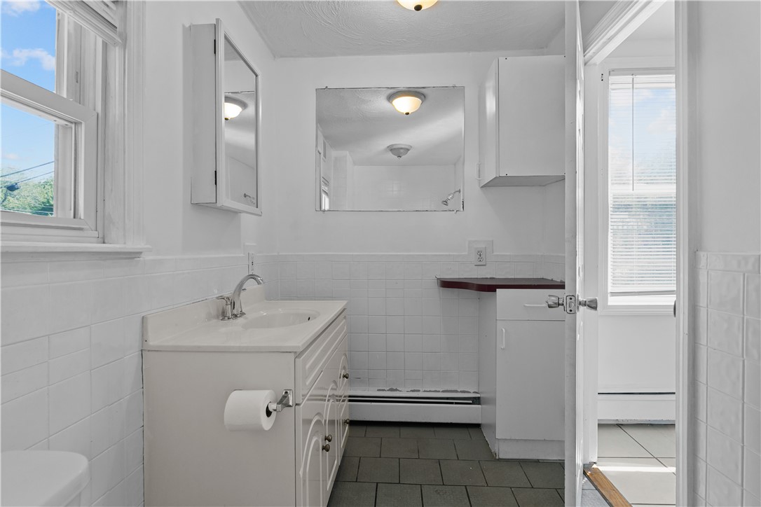 20 New London Avenue