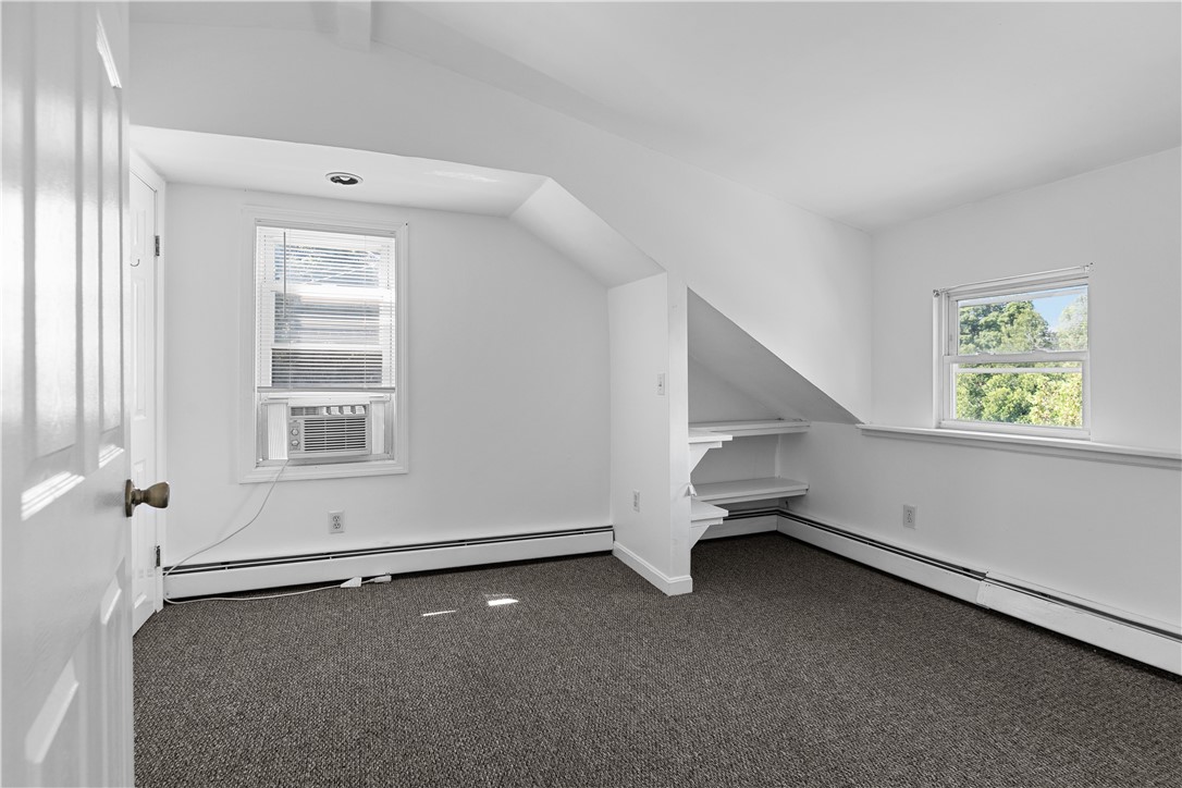 20 New London Avenue