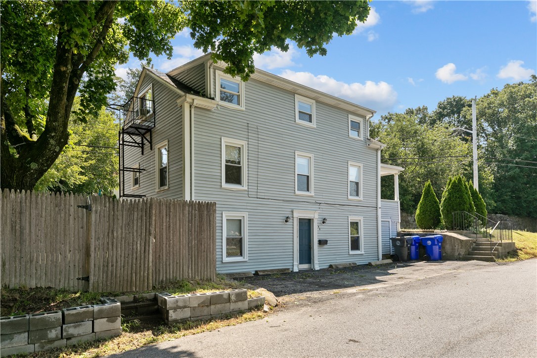 20 New London Avenue