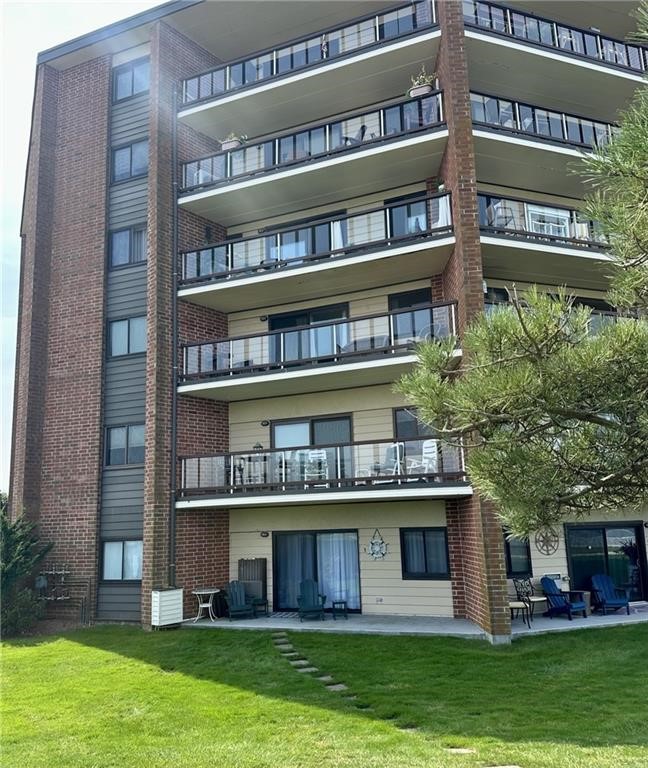 1401 Capella Street S 1401