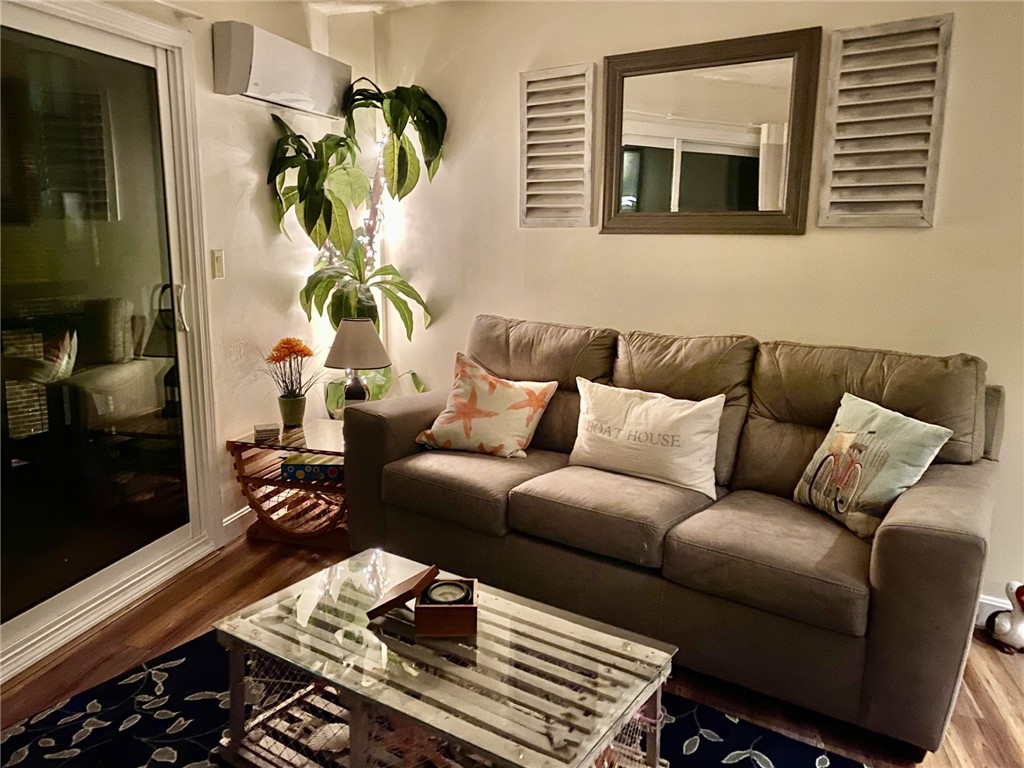 1401 Capella Street S 1401