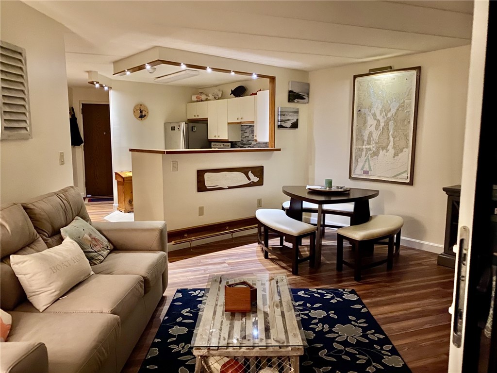 1401 Capella Street S 1401