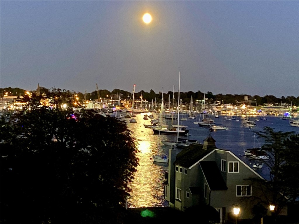 1401 Capella Street S 1401