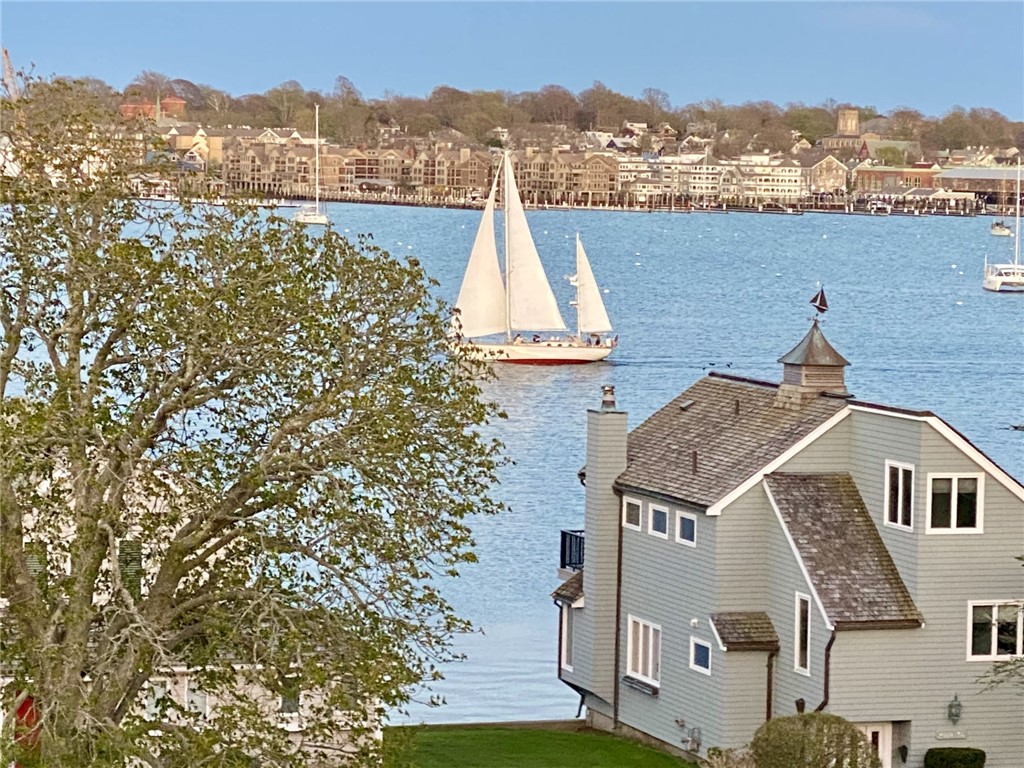 1401 Capella Street S 1401