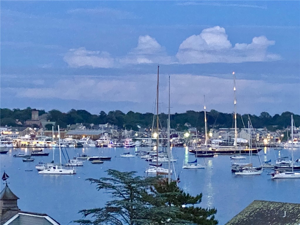 1401 Capella Street S 1401