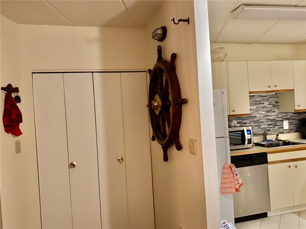 1401 Capella Street S 1401