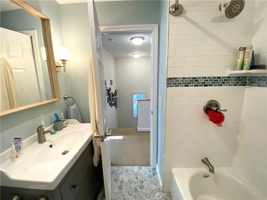 87 Roseneath Avenue B