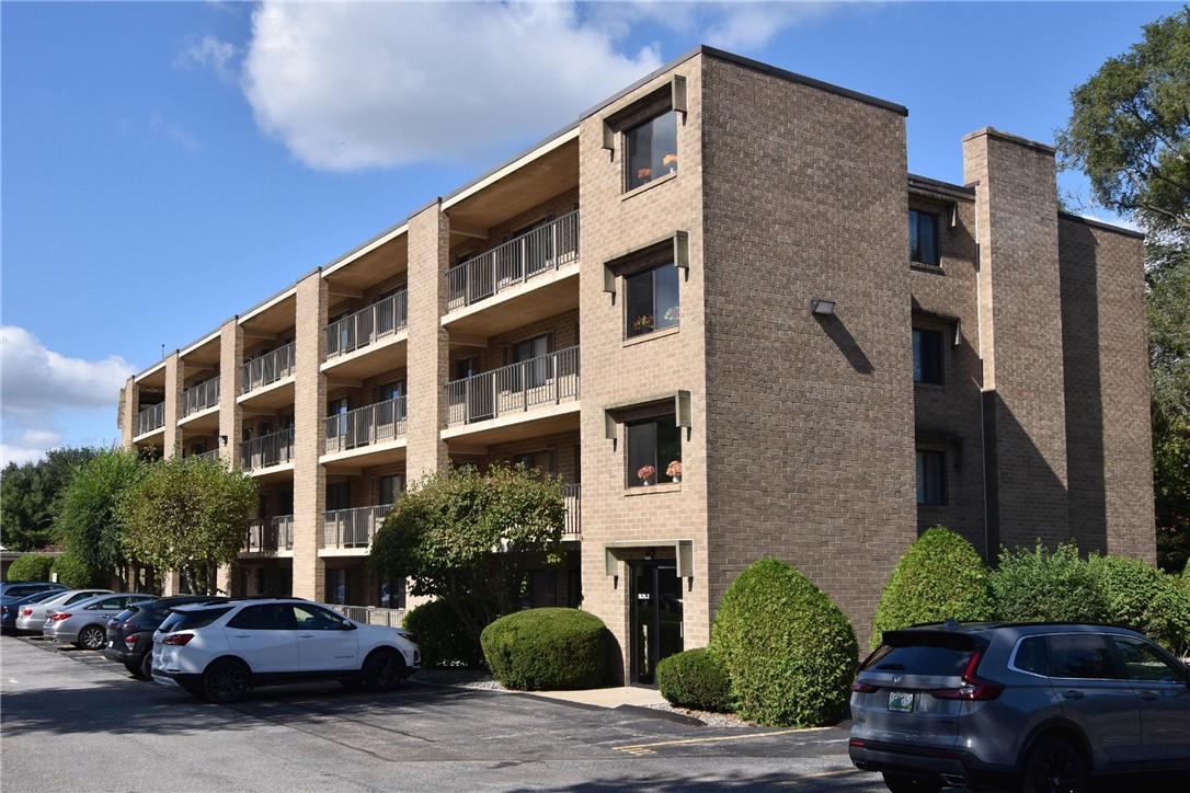 650 East Greenwich Avenue 2-111