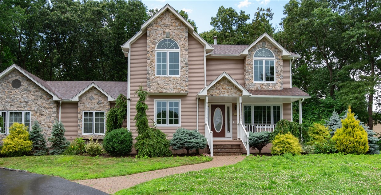 15 Stonebridge Court