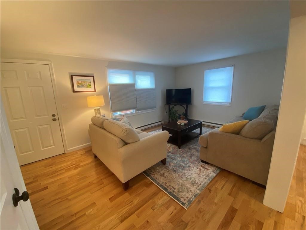 32 Middleton Avenue E