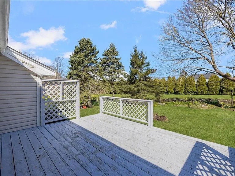 10 Longmeadow Avenue