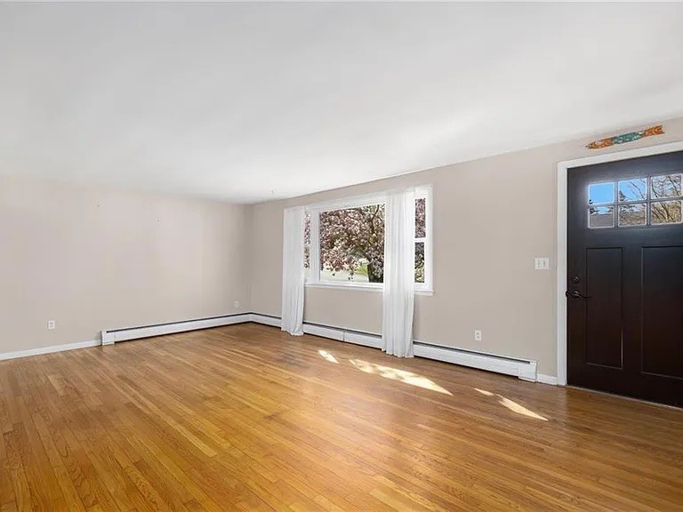 10 Longmeadow Avenue