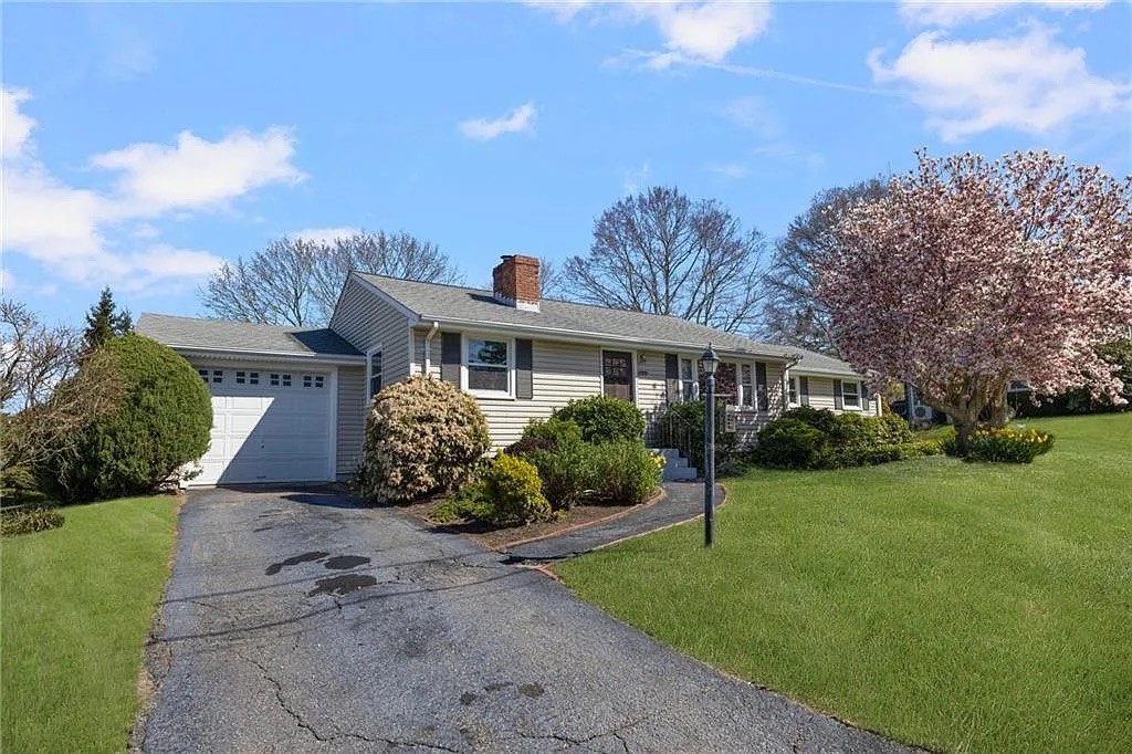 10 Longmeadow Avenue