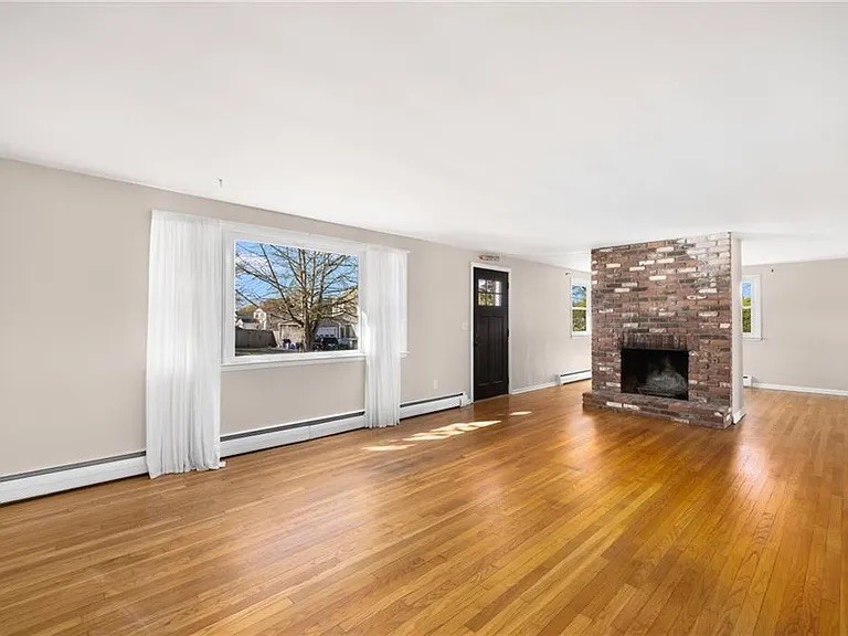 10 Longmeadow Avenue