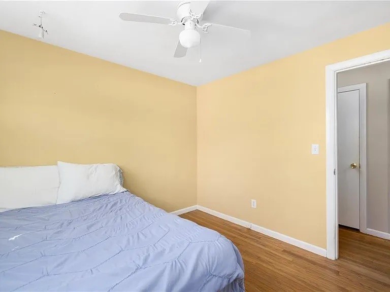 10 Longmeadow Avenue