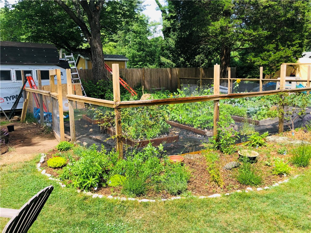 127 LITTLE REST Road