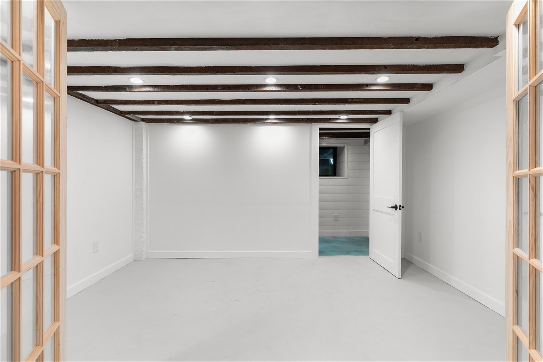 76 Van Zandt Avenue