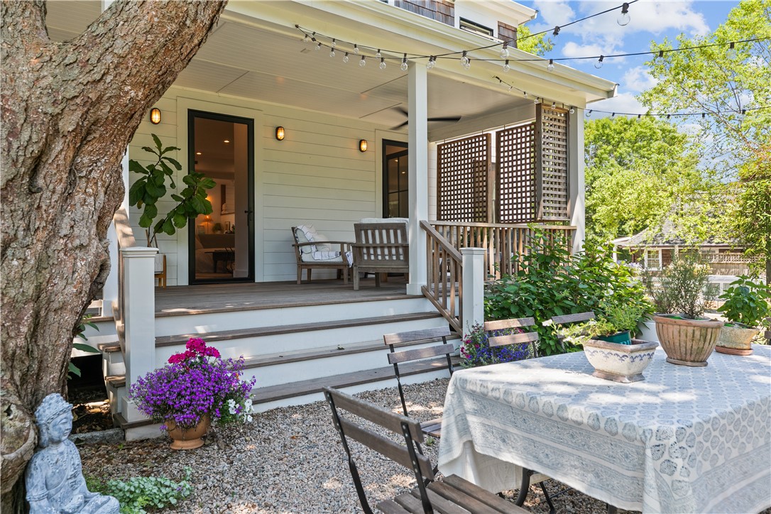 76 Van Zandt Avenue