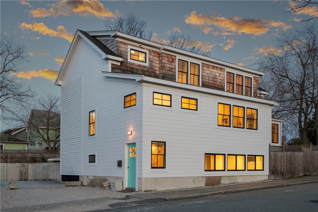 76 Van Zandt Avenue