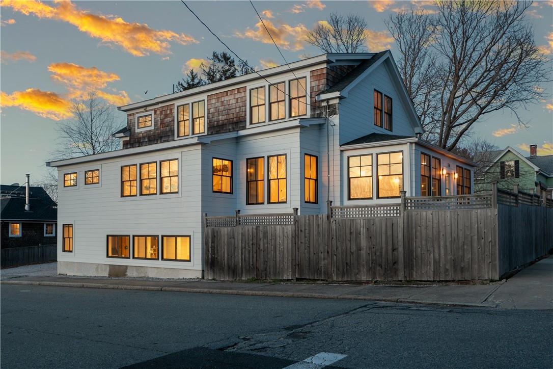 76 Van Zandt Avenue