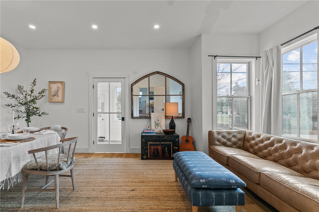 76 Van Zandt Avenue