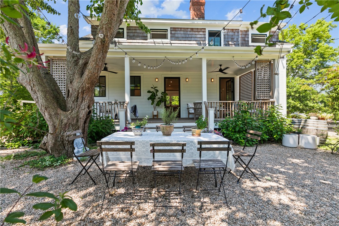 76 Van Zandt Avenue