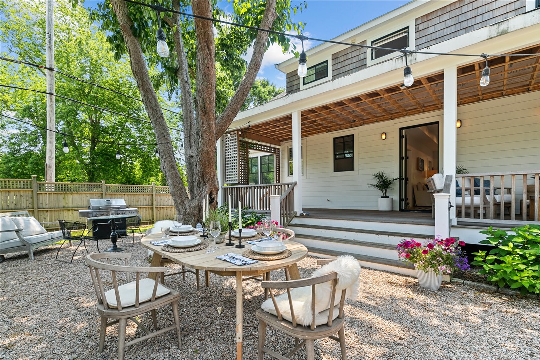 76 Van Zandt Avenue