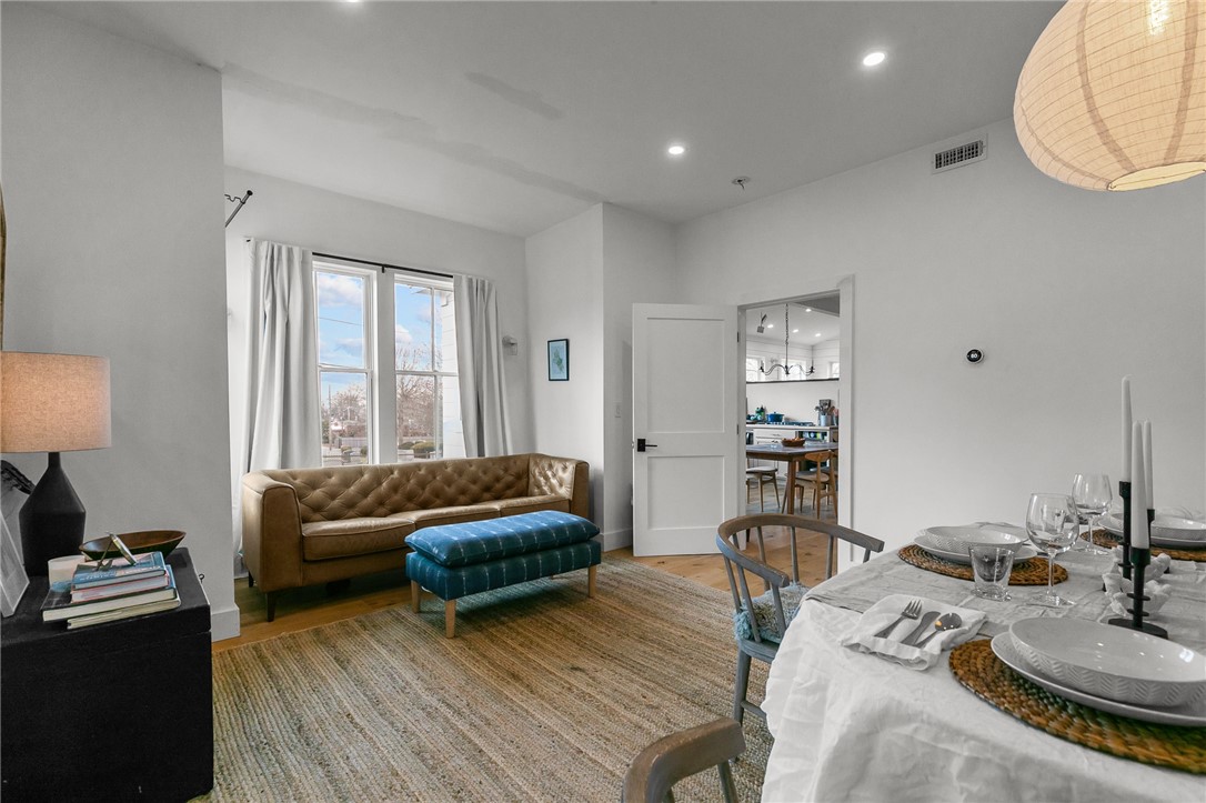 76 Van Zandt Avenue