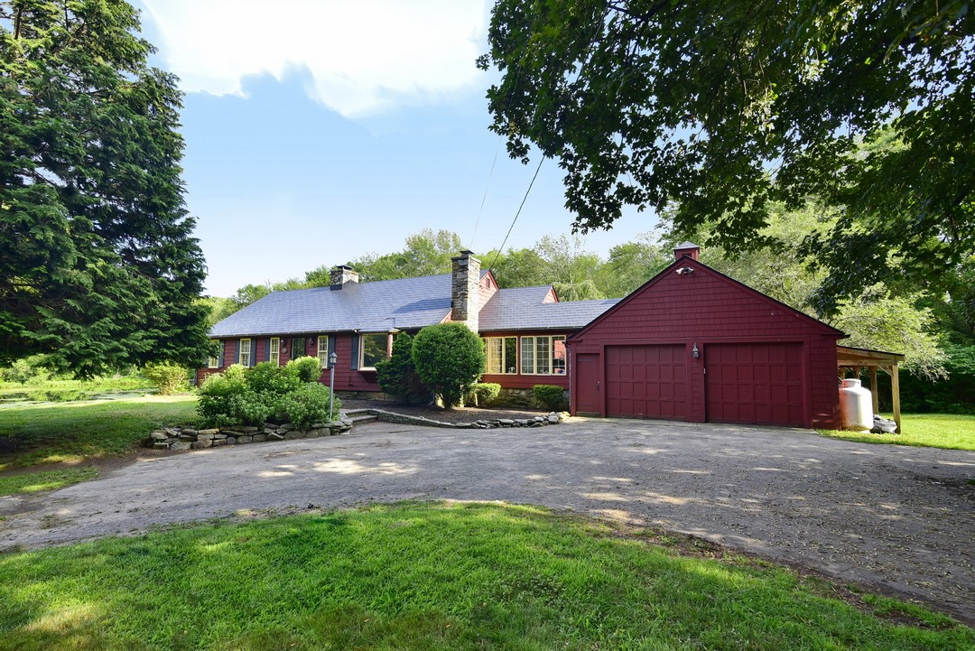 50 Roberts Way