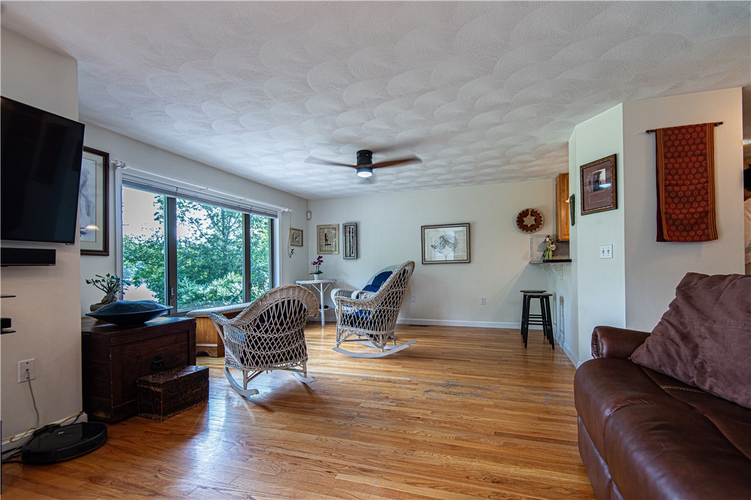 97 Farnum Pike 7