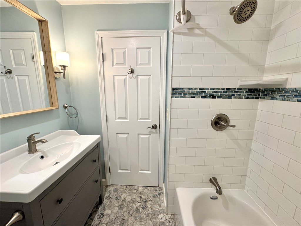 87 Roseneath Avenue A